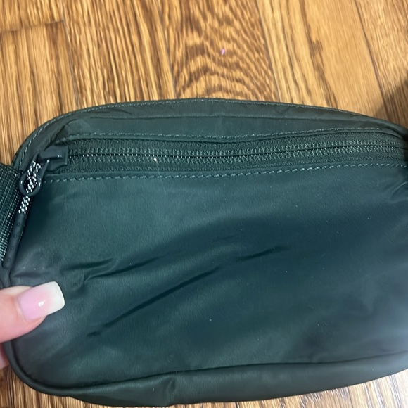 EUC Lululemon Legacy Green Everywhere Belt Bag 1L - Picture 8 of 11